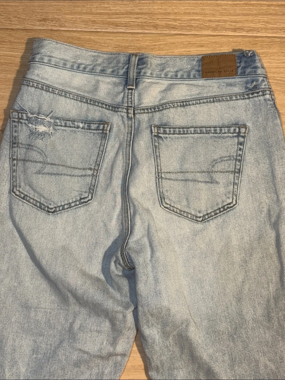 American Eagle Outfitters Light Blue mom  Jeans size 4 short